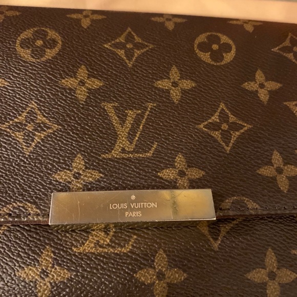 Louis Vuitton Favorite MM Monogram Canvas - Picture 6 of 11